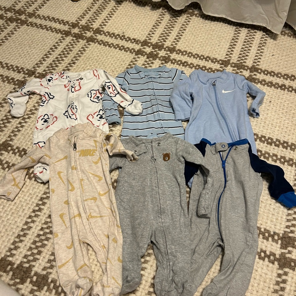 Newborn zipper onesies